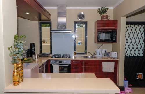 George Casa | Paradise at home spacious 3-bedroom house with swimming pool in George