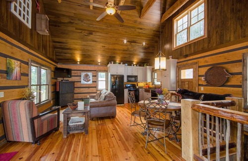Waynesville Cabina | Paraíso en Rivers Edge! A Private Waterfront Log Cabin, esquí de nieve / pesca en las cercanías