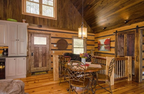 Waynesville Cabina | Paraíso en Rivers Edge! A Private Waterfront Log Cabin, esquí de nieve / pesca en las cercanías