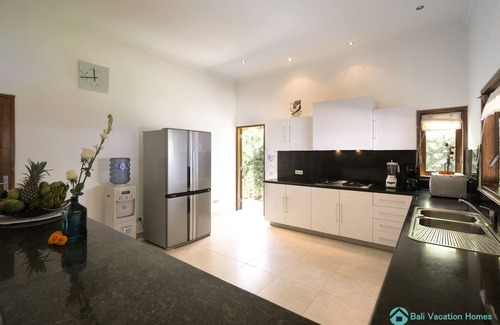 Banjartegehe Villa | Paraíso en el mar, desayuno gratis, canoas, bicicletas!