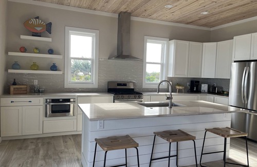 Green Turtle Cay Casa | Paradise Beach House a new 4 bedroom beachfront house with pool