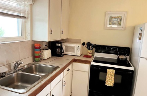 Flagler Beach Casa | Casa en la playa 'Paradise' - ¡A solo pasos de la playa aislada!