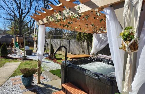 Mastic Casa | Paradise Citadel, Sauna, Htd pool hottub Golf Basketball