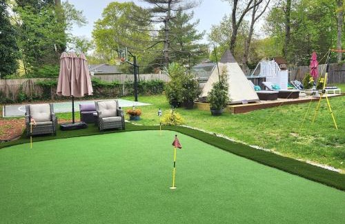 Mastic Casa | Paradise Citadel, Sauna, Htd pool hottub Golf Basketball