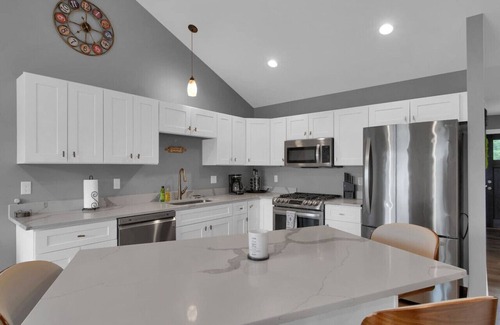 Port Sanilac Casa | Paradise Cove: Sleeps 6 w/Hot Tub, Walk to Beach & Downtown