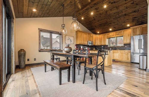 Paradise Point Casa | Paradise Cove Vista-Deck View-King Beds-Hot Tub, Paradise Cove Vista-Lake and Mountail View-Hot Tub-