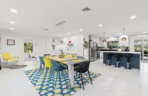 Naples Casa | Paradise Escape: Luxe Pool 7BR Villa -10 Min to Beach & DT - 3900ft2 -PickelBall