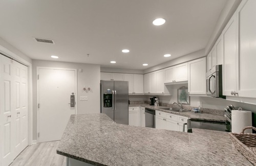 Gulf Pines Condominio | Paradise Found: Experience Beachfront Accommodations ~ Resorts Largest Pool Deck