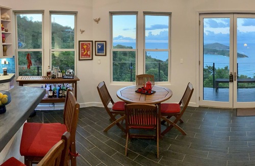 Estate Neltjeberg Casa | Paradise Getaway "La Chascona" -2BR / 2BA con vistas al mar y 5 minutos en coche de la playa