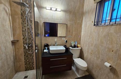New Kingston Apartamento | Paradise Haven at Hamptons - -across from Ac Marriot Hotel