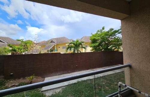 New Kingston Apartamento | Paradise Haven at Hamptons - -across from Ac Marriot Hotel