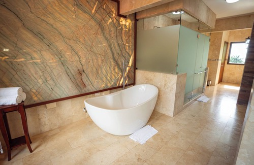 Aguas termales de Arenal Hotel | Paradise Hot Springs - Thermal Water & Volcano Views