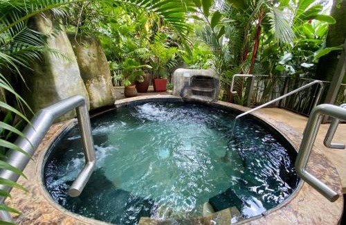 Aguas termales de Arenal Hotel | Paradise Hot Springs - Thermal Water & Volcano Views