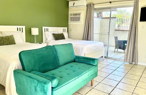 Desert Hot Springs Complejo | Paradise Hot Springs Hotel / Mineral Water Spa #4