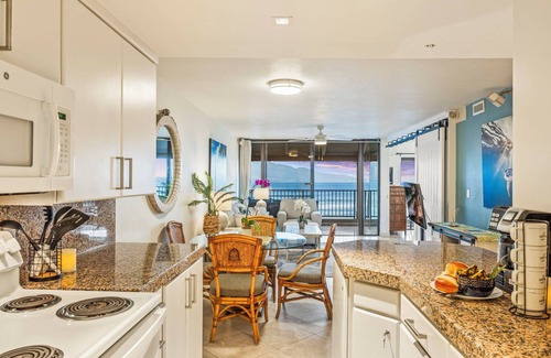 Maalaea Condominio | Paradise in Stunning Penthouse with A/C, parking, sleeps 6! Lauloa # 405