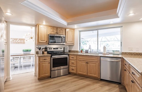 Palm River Estates Casa | Paradise in the Sun! Updated 3BR home w/ Pool & Grill - Family Friendly!!