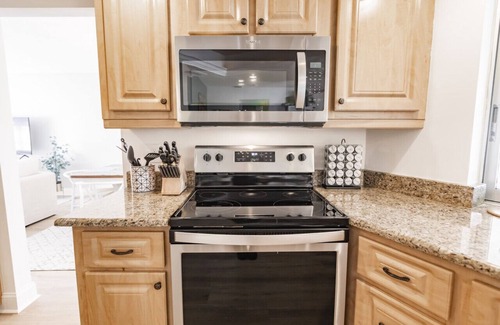 Palm River Estates Casa | Paradise in the Sun! Updated 3BR home w/ Pool & Grill - Family Friendly!!