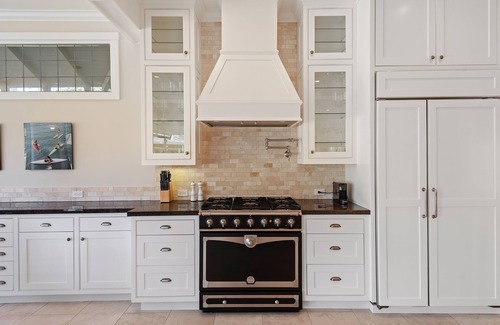 Upper East Casa | Paradise is Real | Luxurious 5 BDR Estate w/ Pool, Hot Tub, and Plush Outdoor Se