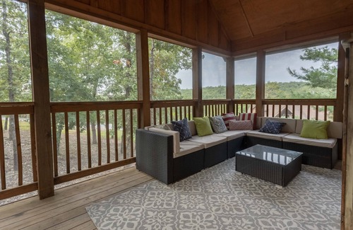 Reeds Spring Casa | Paradise Lodge 2 Bedroom Home by RedAwning