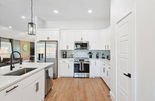 Waxahachie Casa | Paradise, Modern Home, Pool & Hot Tub