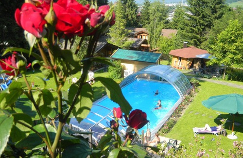 Oberndorf bei Kitzbuhel Casa | El paraíso cerca de Kitzbühel - Chalet Birke en el jardín del hotel - incl. paquete de hotel