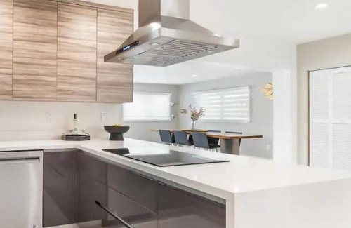 Coral Terrace Casa | Paradise Near MIA: Pool, BBQ & Playground