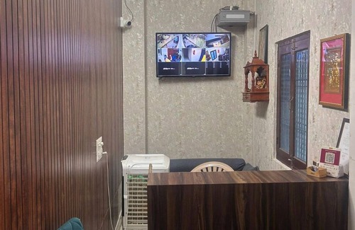 Varanasi Casa | Paradise Nest-Perfect for solo travelers & couples in Varanasi. Near Assi Ghat