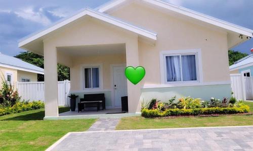 Lucea Casa | Paradise Oasis at Oceanpointe - pool and free parking