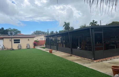 Golden Glades Casa | Paradise Oasis1