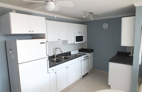 Williams Town Condominio | Paradise on the Beach- Estudio moderno recientemente renovado