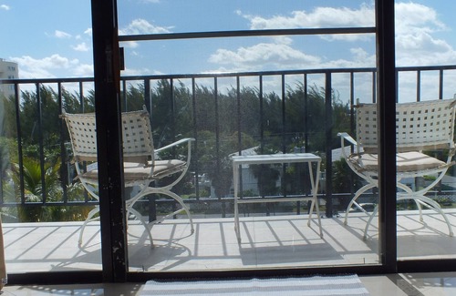 Williams Town Condominio | Paradise on the Beach- Estudio moderno recientemente renovado