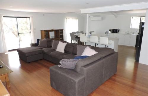 Paradise Beach Casa | Paradise on The Boulevard - 90 Mile Beach Holiday Home