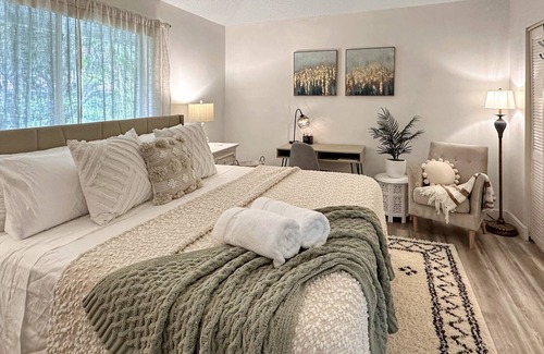 Palm Beach Gardens Cabaña | Paradise on the Green Beautiful PGA Club Cottage