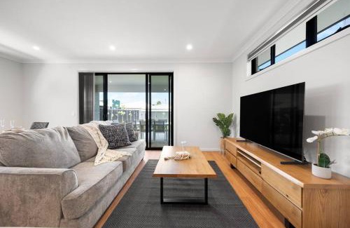 Aldinga Beach Casa | Paradise Palms 4BR Coastal Escape