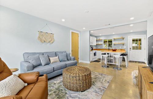 Coquina Gables Apartamento | Paradise Palms - Flamingo Suite - Steps to Ocean - 10 min to Downtown!