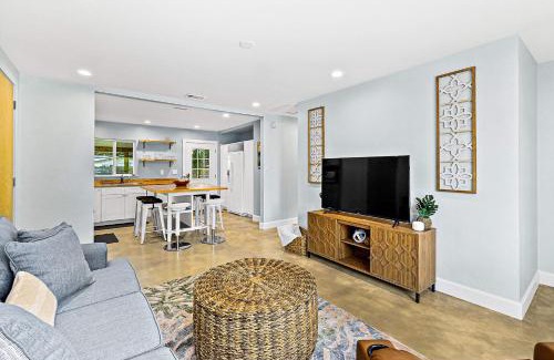 Coquina Gables Apartamento | Paradise Palms - Flamingo Suite - Steps to Ocean - 10 min to Downtown!