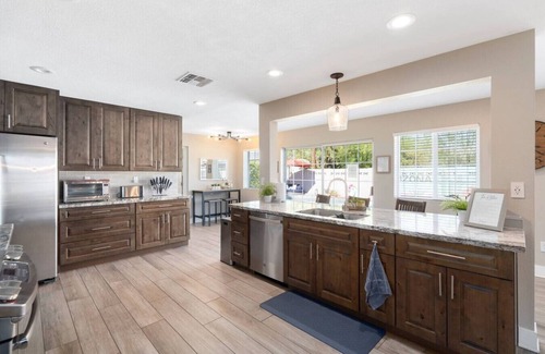 Village Grove Casa | Paradise Palms I 7 min to Old Town I Heated Pool