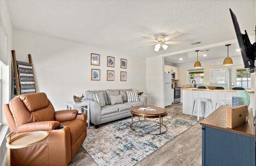 Coquina Gables Apartamento | Paradise Palms - Nautilus Suite - Pool - Steps to Ocean - 10 min to Downtown!