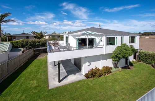 Waimarama Casa | Paradise Palms - Waimarama Holiday Home