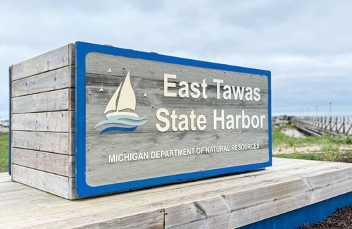 Tawas City Cabaña | Paradise Pines - Autumn & Winter Haven Cottage