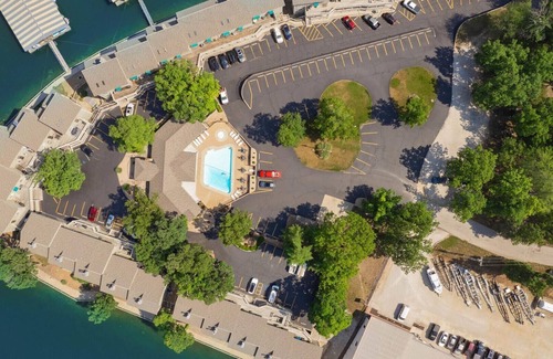 Osage Beach Condominio | Paradise Point at Pelican Bay