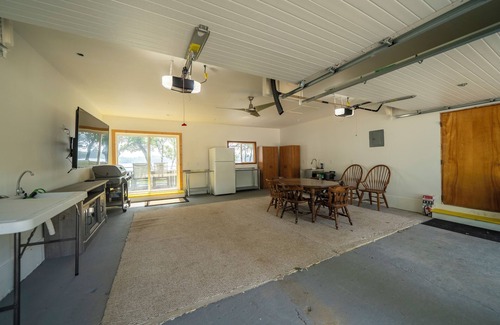 Battle Lake Casa | Paradise Point Family Retreat – Spacious Lake Home. Sleeps 18,Room to Entertain!