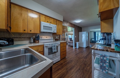 Battle Lake Casa | Paradise Point Family Retreat – Spacious Lake Home. Sleeps 18,Room to Entertain!