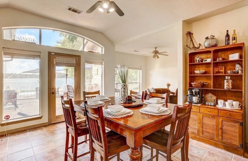 Willis Casa | Paradise Point - Lake Front Villa w/Infinity Pool!