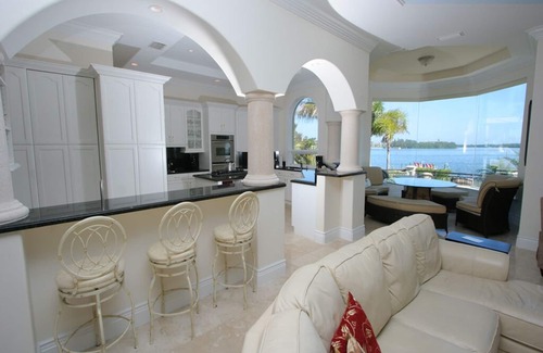 Longboat Key Casa | Jessmyth Raíces: 4 BR + Den / 4. 5 BA Casa en Longboat Key por RVA, para 8 personas