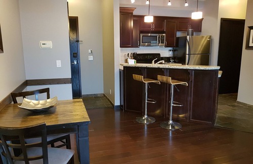 Canmore Hotel | Paradise Resort Club and Spa