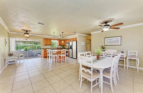 West Bradenton Casa | PARADISE RETREAT A 3/2 PET FRIENDLY POOL HOUSE