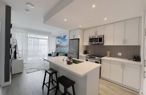 Innisfil Condominio | Paradise Retreat at Friday Harbour: Contemporary 1-Bedroom Condo!