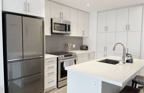 Innisfil Condominio | Paradise Retreat at Friday Harbour: Contemporary 1-Bedroom Condo!
