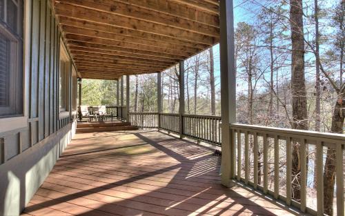 Big Canoe Casa | Paradise Retreat - Luxury chalet on Lake Disharoon with foosball
